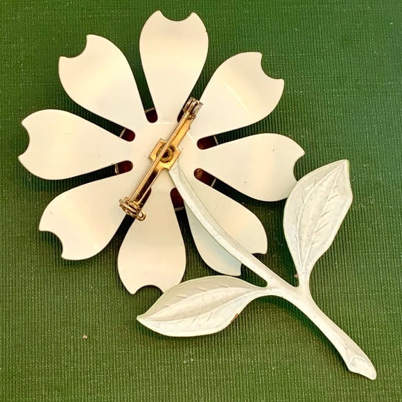 Vintage Large Enamel Flower Brooch Pin Large 1960’s Cottagecore Daisy - Picture 3 of 7